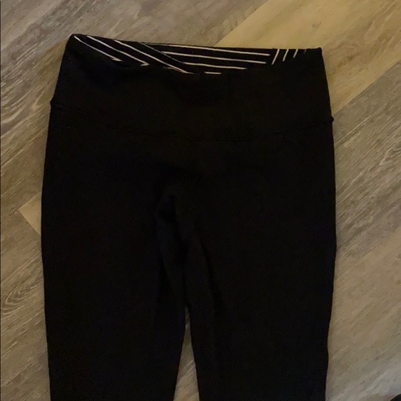 Black lululemon reversible leggings - Picture 5 of 7